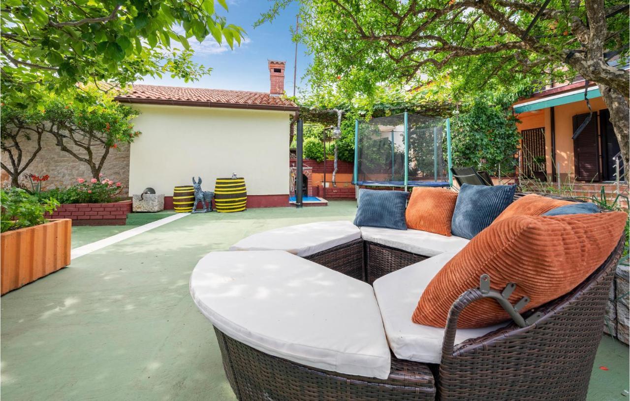 1 Bedroom Amazing Apartment In Peruški Εξωτερικό φωτογραφία