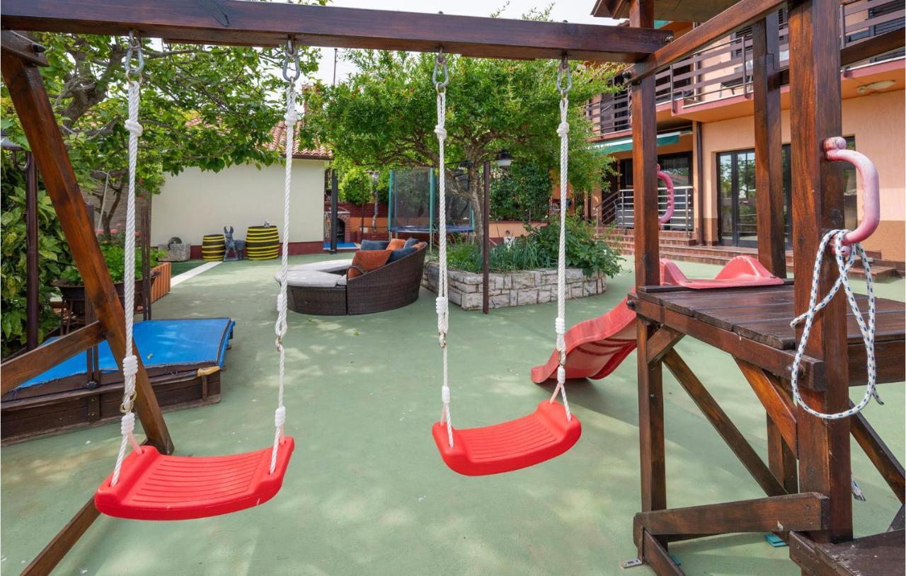 1 Bedroom Amazing Apartment In Peruški Εξωτερικό φωτογραφία