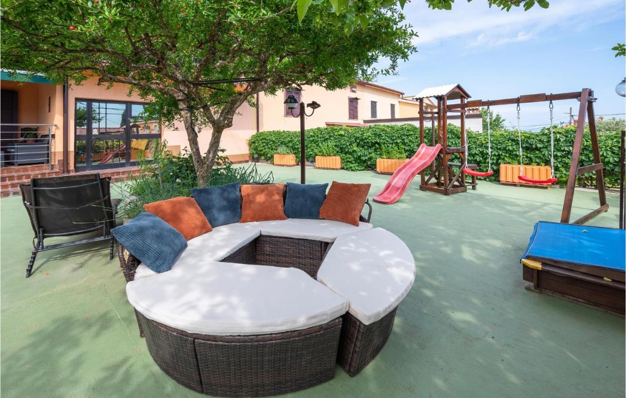 1 Bedroom Amazing Apartment In Peruški Εξωτερικό φωτογραφία