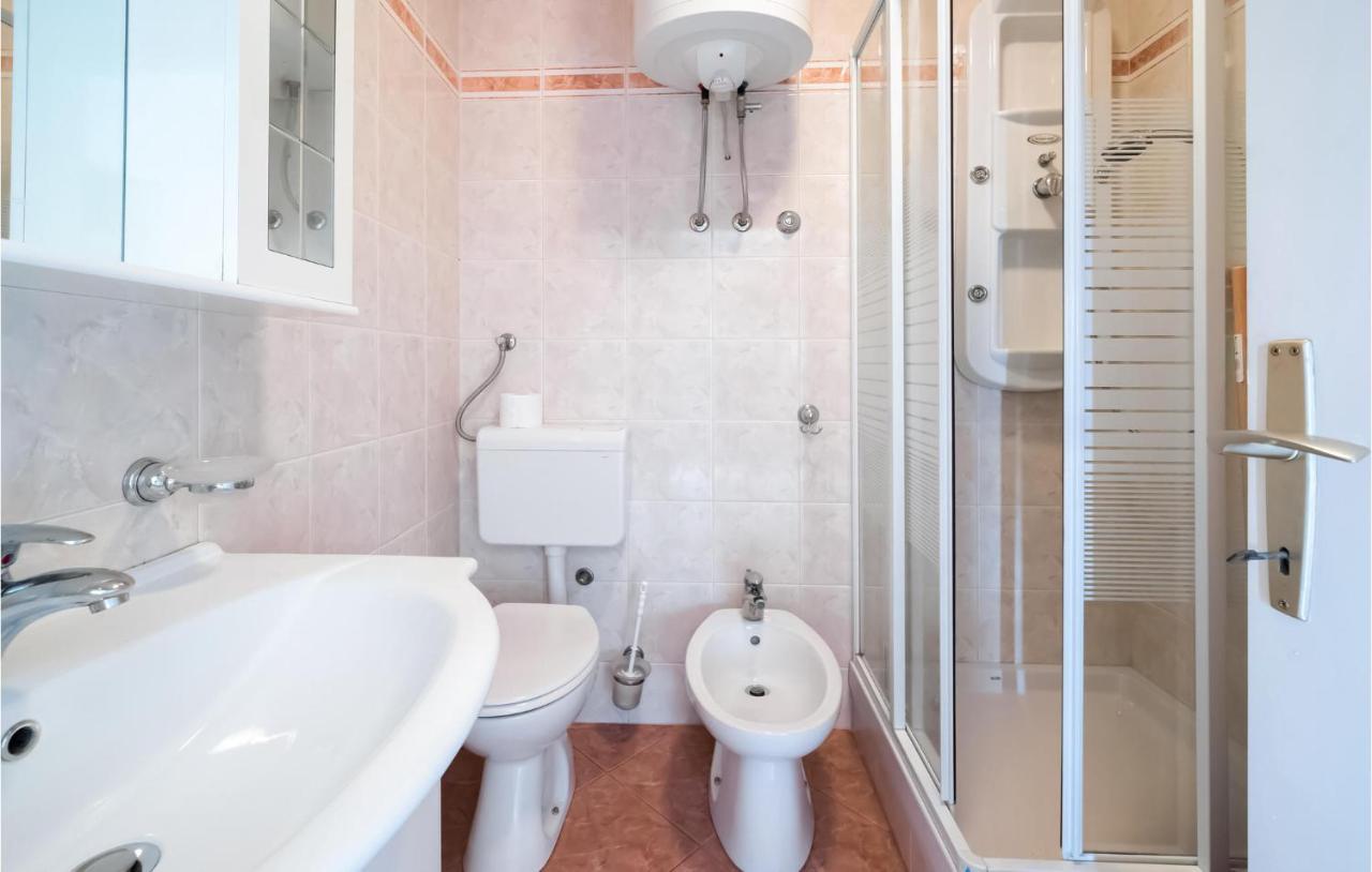 1 Bedroom Amazing Apartment In Peruški Εξωτερικό φωτογραφία