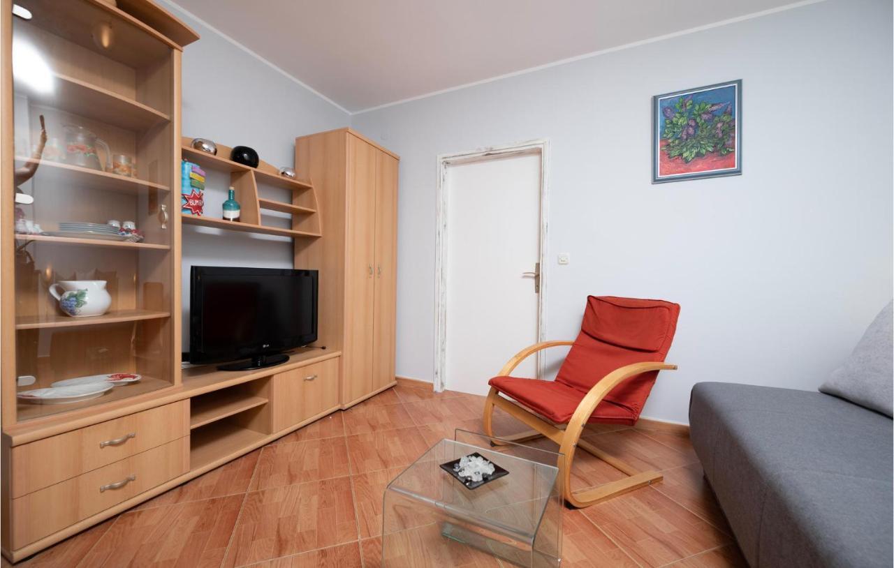 1 Bedroom Amazing Apartment In Peruški Εξωτερικό φωτογραφία