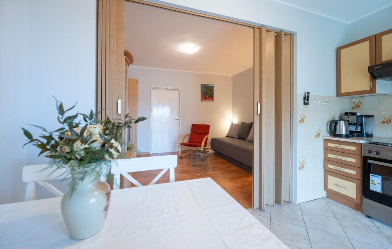 1 Bedroom Amazing Apartment In Peruški Εξωτερικό φωτογραφία