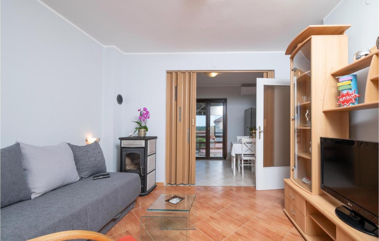 1 Bedroom Amazing Apartment In Peruški Εξωτερικό φωτογραφία