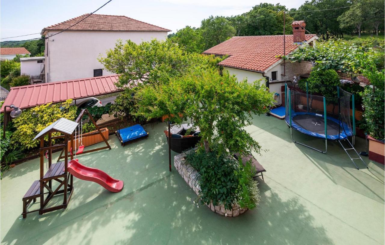 1 Bedroom Amazing Apartment In Peruški Εξωτερικό φωτογραφία