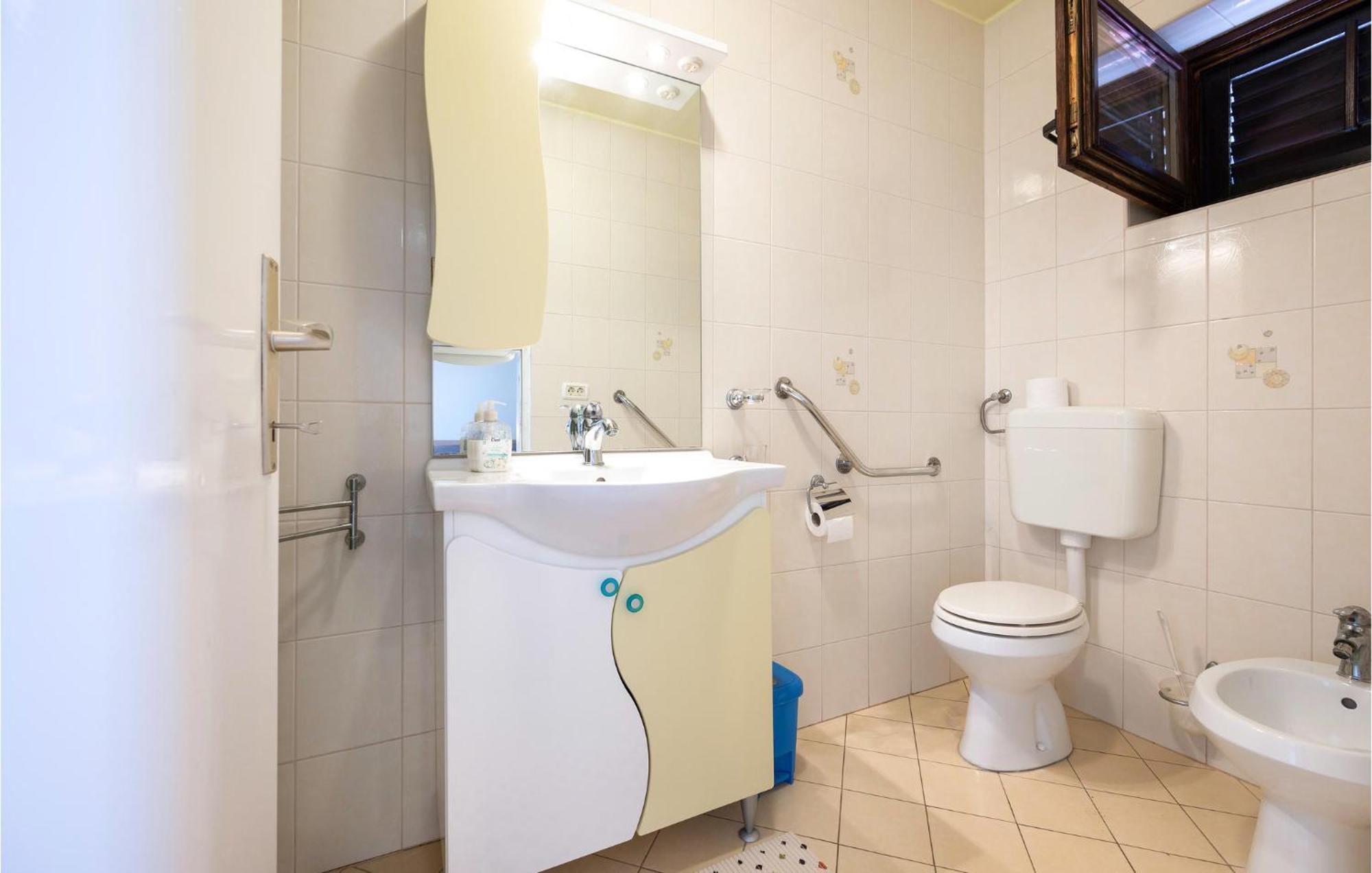 1 Bedroom Amazing Apartment In Peruški Εξωτερικό φωτογραφία